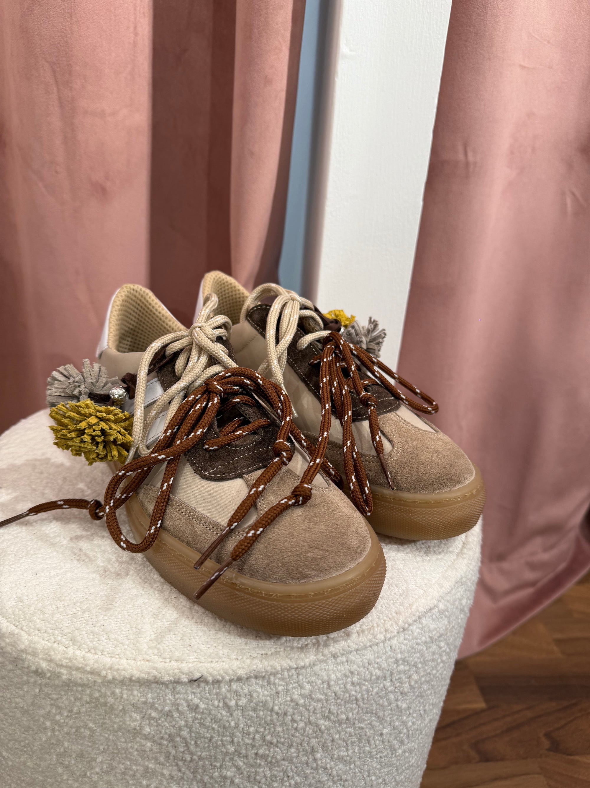 Sneakers Via Mondana Velia