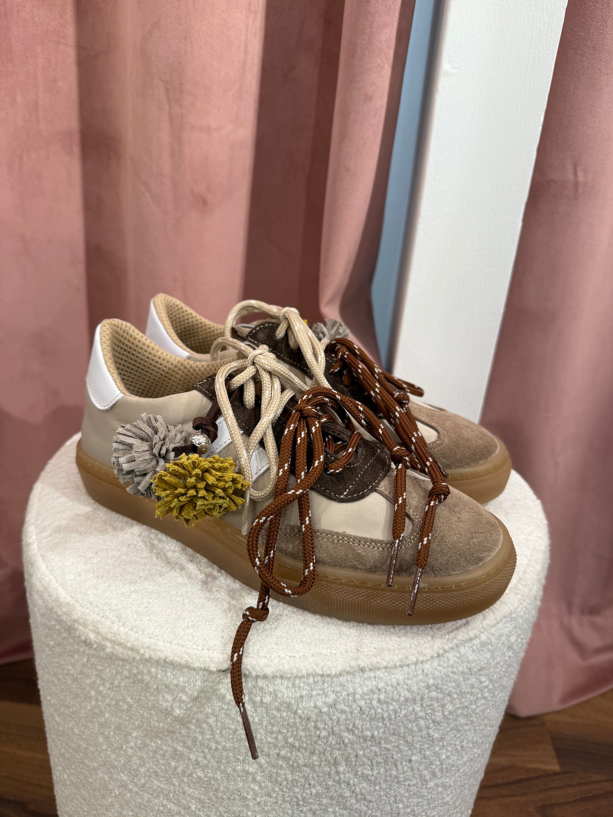 Sneakers Via Mondana Velia