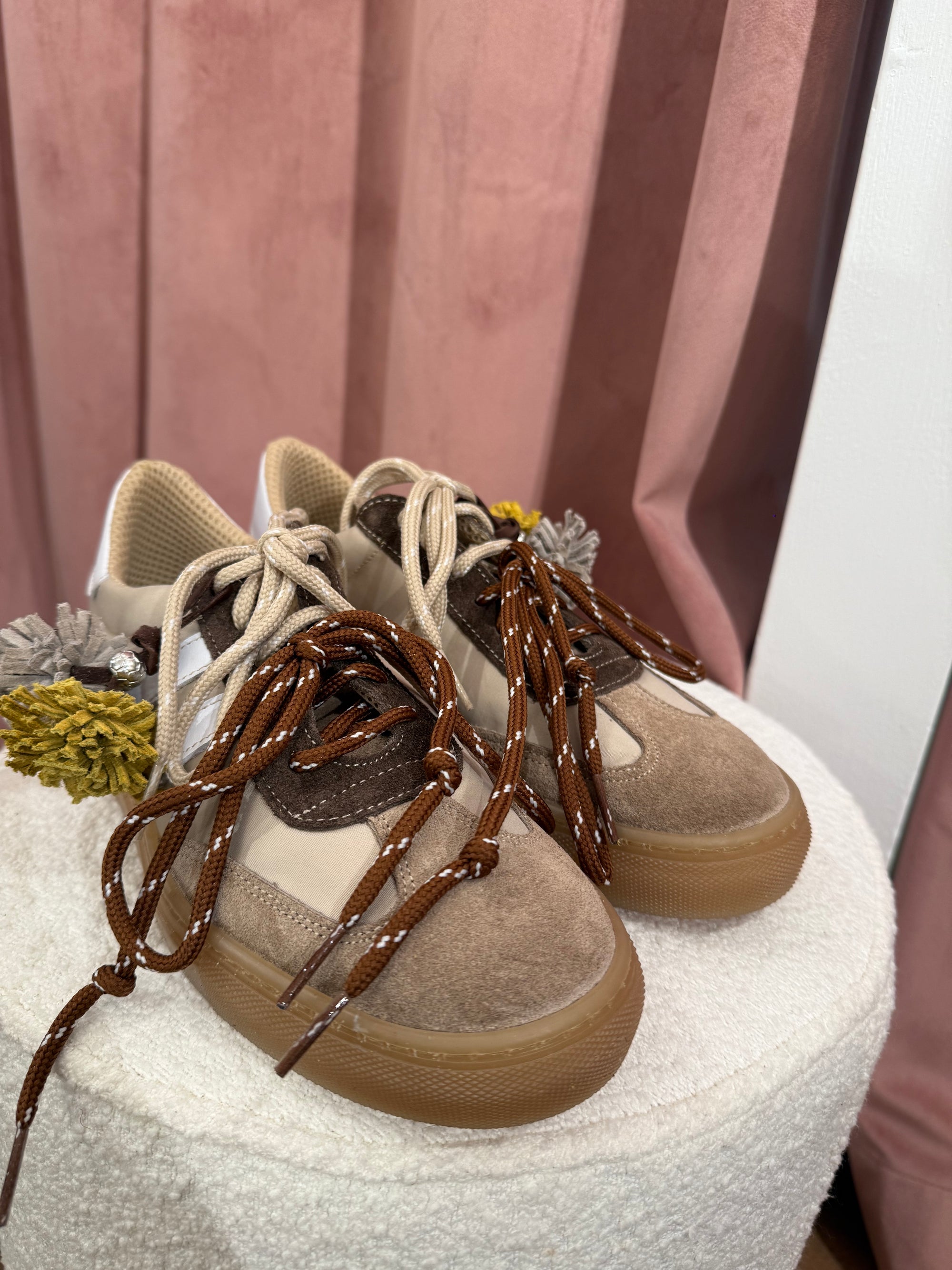 Sneakers Via Mondana Velia