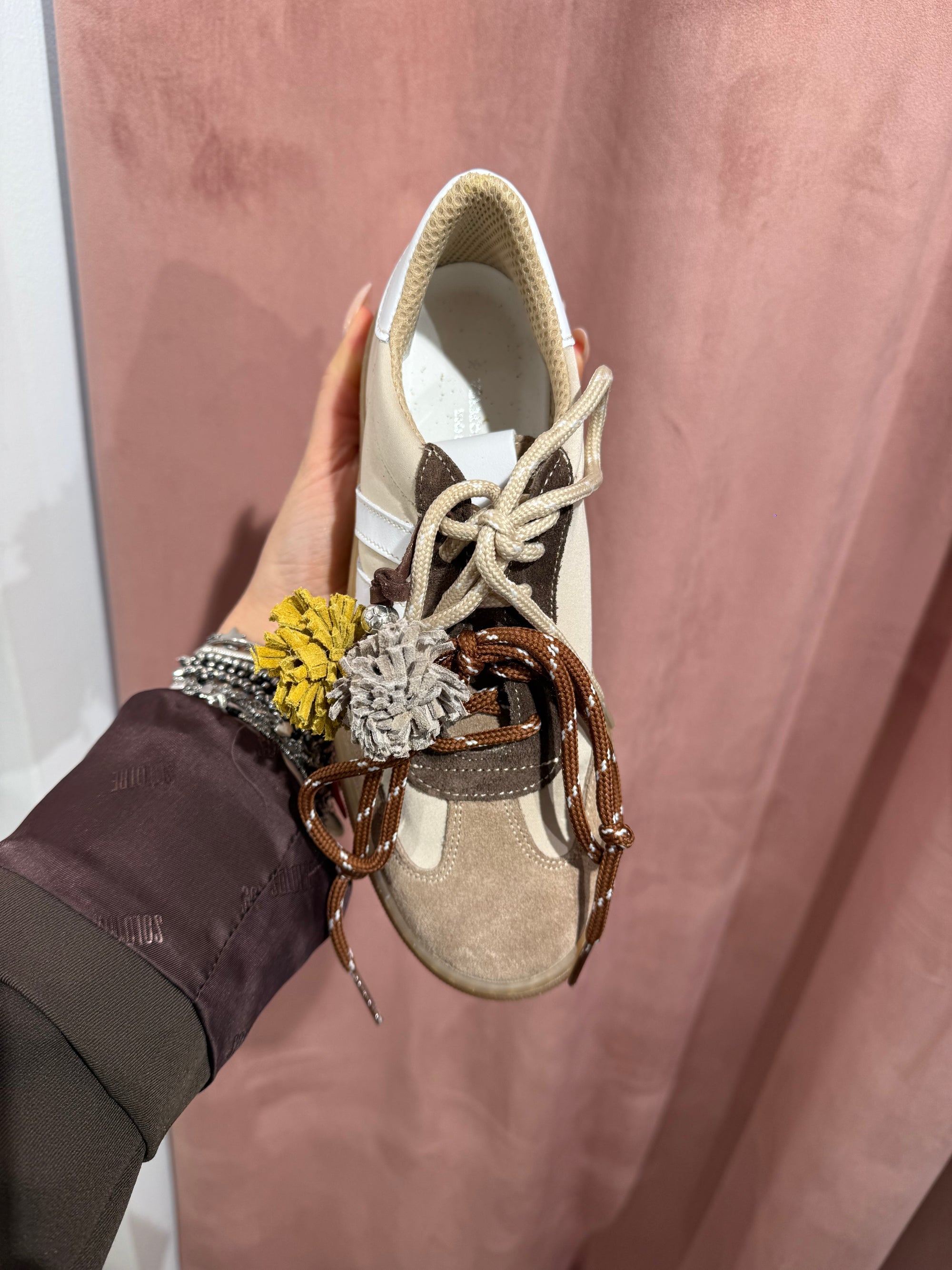 Sneakers Via Mondana Velia